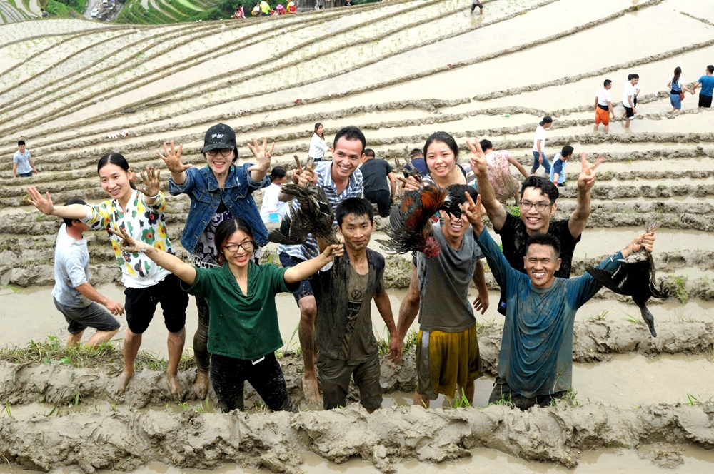 对，你没看错，又是足行万里，吃人鸭嘴短，镜头要给足...