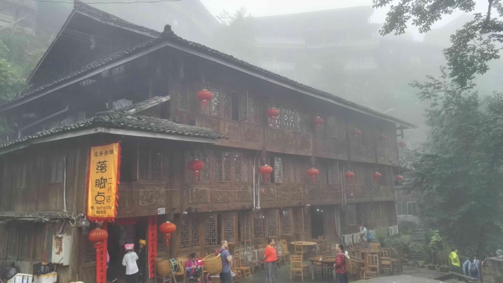 回来的时候，店家陆续开张