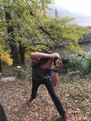 这姿势专业摄影师