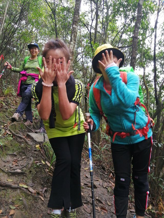 小姐姐们害羞了