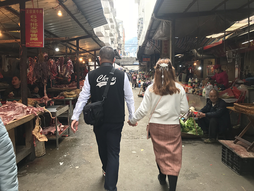 跟着村长逛菜市场、市场真的好大