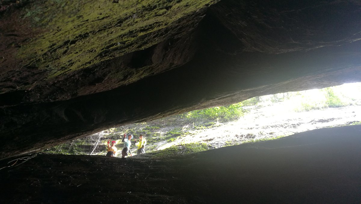 从夹逢下往上拍