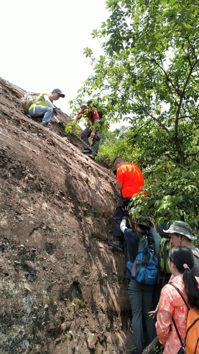 上山顶第一道铁索