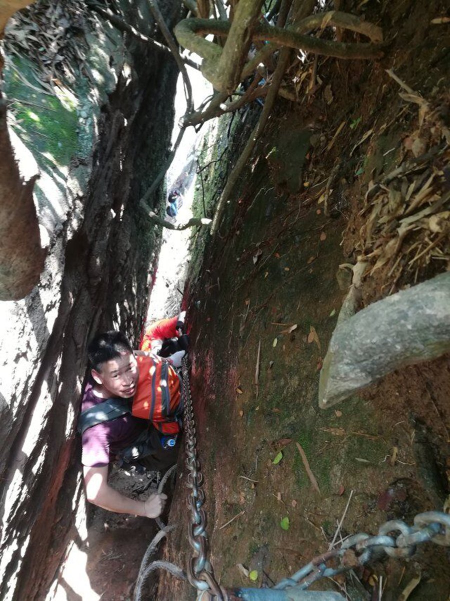 背包太大夹着了