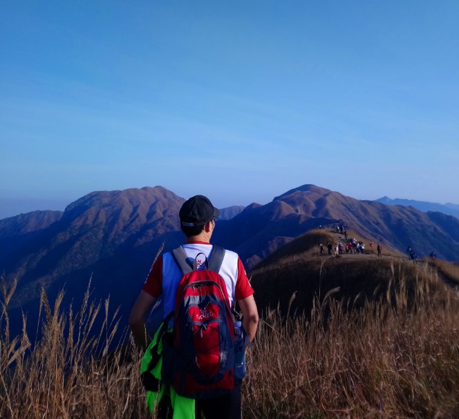 上到绝望坡顶上