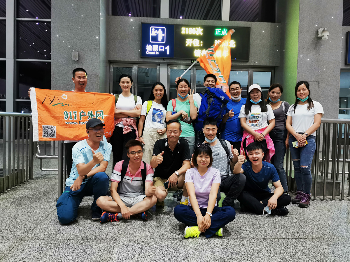 东莞东站出发合照