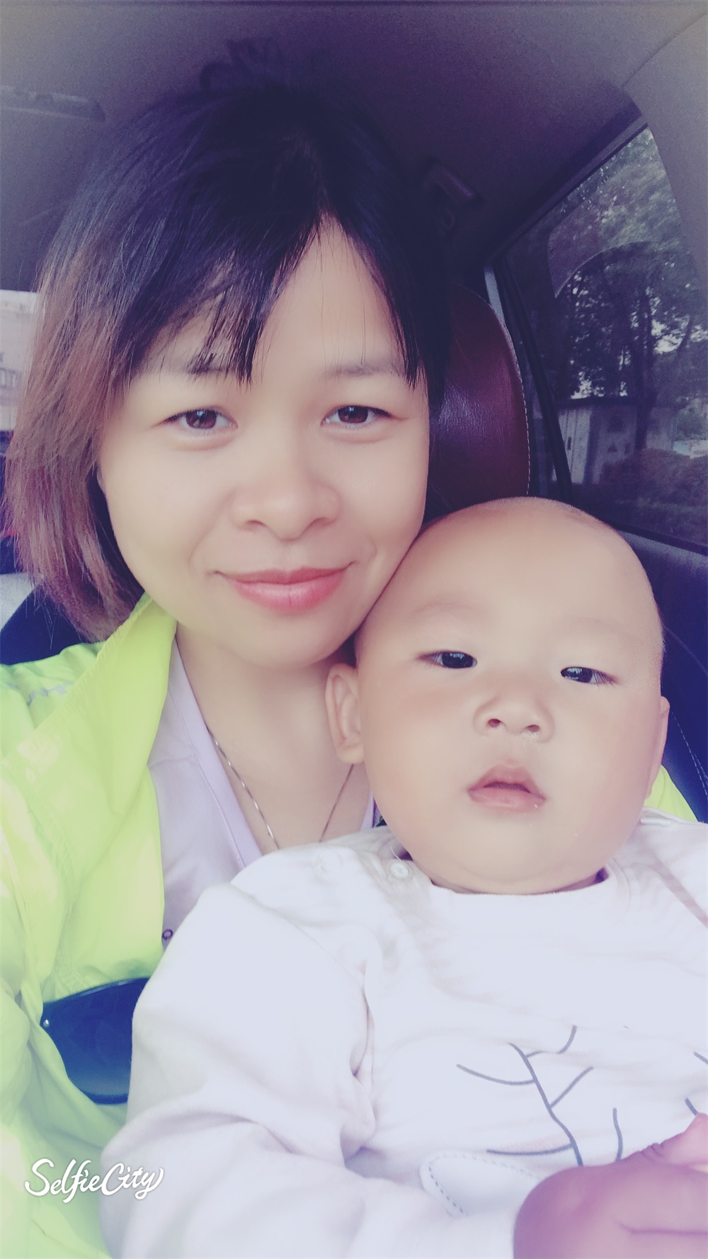 坐绵羊嫂子的车云武功山，我帮忙带小宝宝，刚开始还挺乖的，后面就哭着要妈妈，无耐我这个有着6年安全驾龄  ...