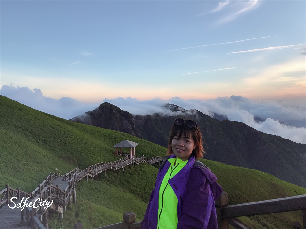 这般仙境，如果我不来个合影，我都不相信这是真实的。路人乙的拍照技术很棒！ ... ... ...