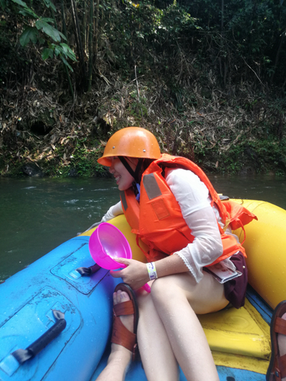 妹子你在看水里的鱼吗？