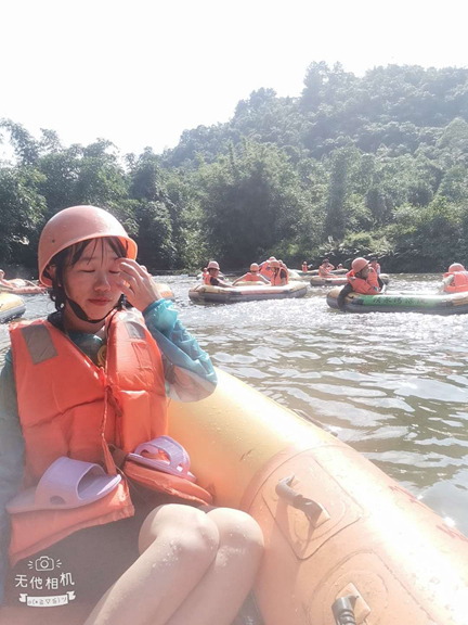 佳佳被欺负的生无可恋